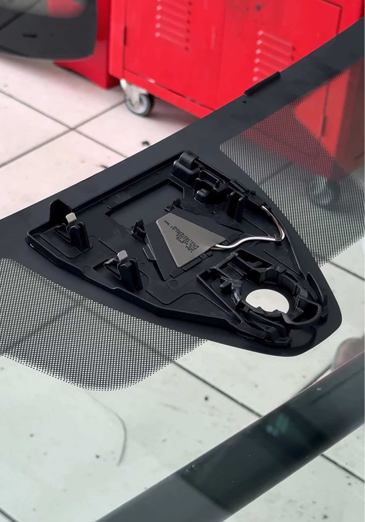 roquei o Para-Brisa do meu Volkswagen Polo. Pára-brisa 6EA84511D Peças de Acabamento 3G0858634 82V 3G0858633 82V 2G0868437 82V #volkswagen #carro #vw #polo #gts  