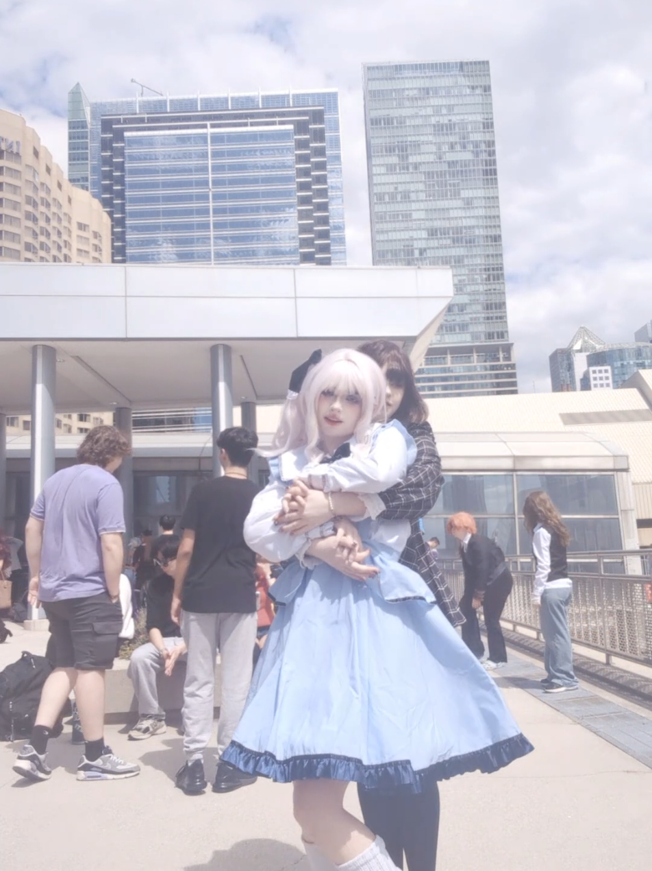 THESE SHOES WERE HORRIBLE TO DANCE IN. ena: @#1 HE YU FAN / @veevee ˚₊·—̳͟͞͞♡  #projectsekaicosplay #nightcordat25cosplay #mizukiakiyamacosplay #enashinonomecosplay #fanexpo2025 