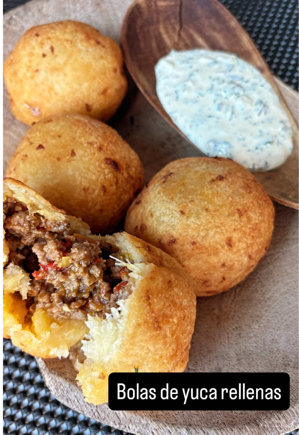 Bolas de yuca rellenas con carne molida 😍🤩 Denle like, comenten y compartan para que pueda renunciar a mi trabajo 🙃🙏🏽