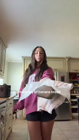 hopefully it actually taste’s good 😀#foryou #creatorsearchinsights #relatable #bananabread #boyfriend 