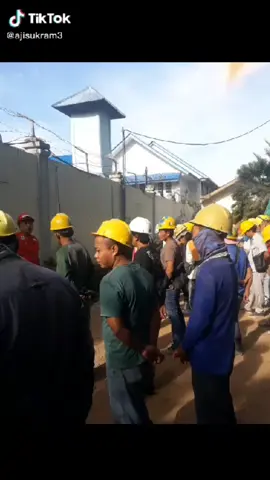 aku anak rantau kerjaku kuli bangunan 