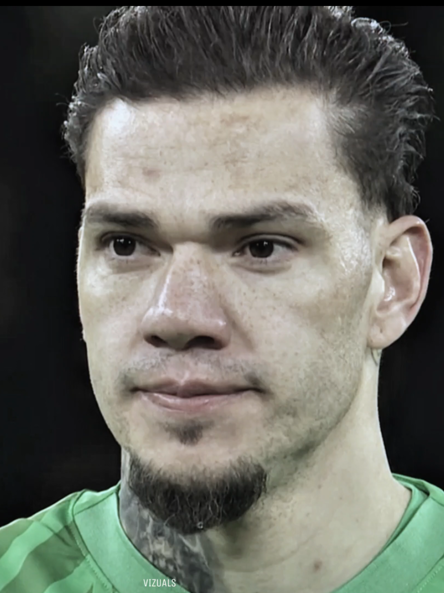alayım ordan eli ayağı düzgün kalecimi. #ederson #fenerbahçe 