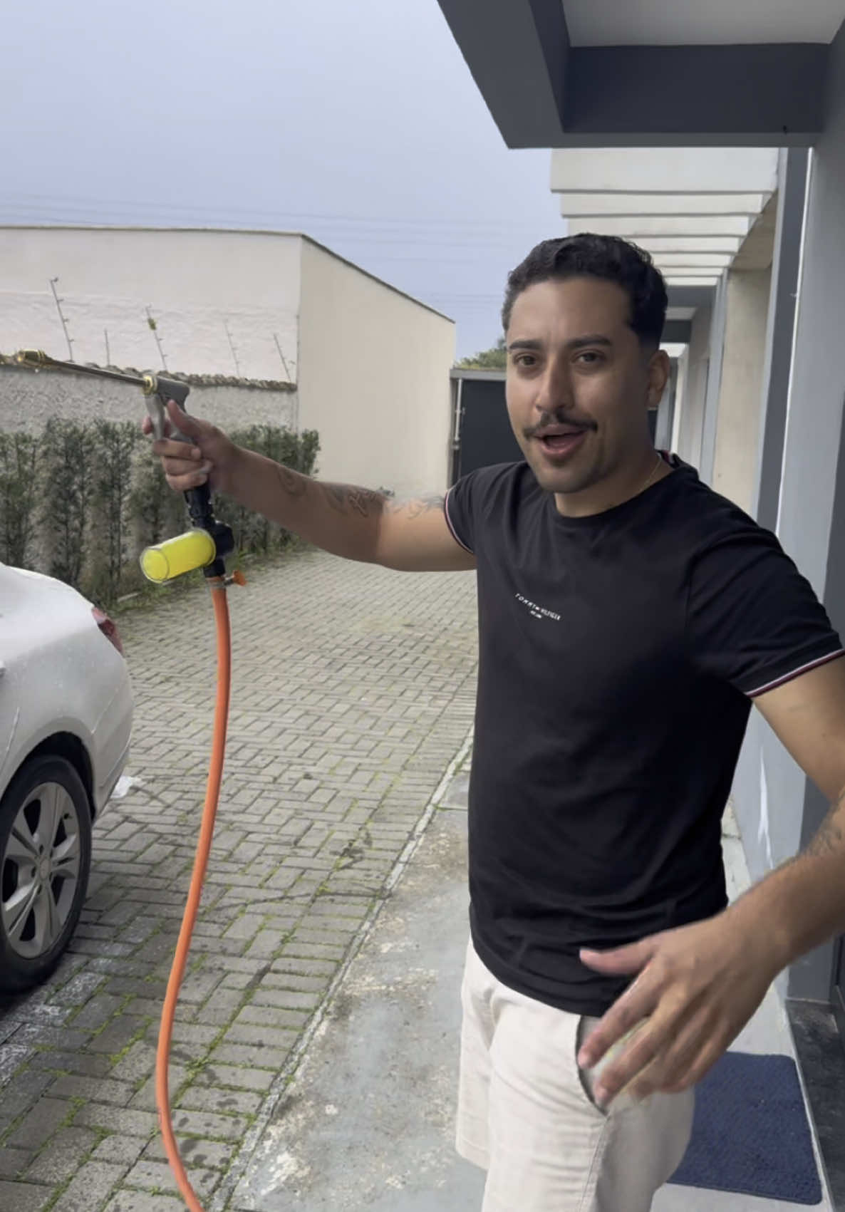Pistola de água e 🧼 🔫 Sera que funciona mesmo? #f #fyp #foryou #viral #review 