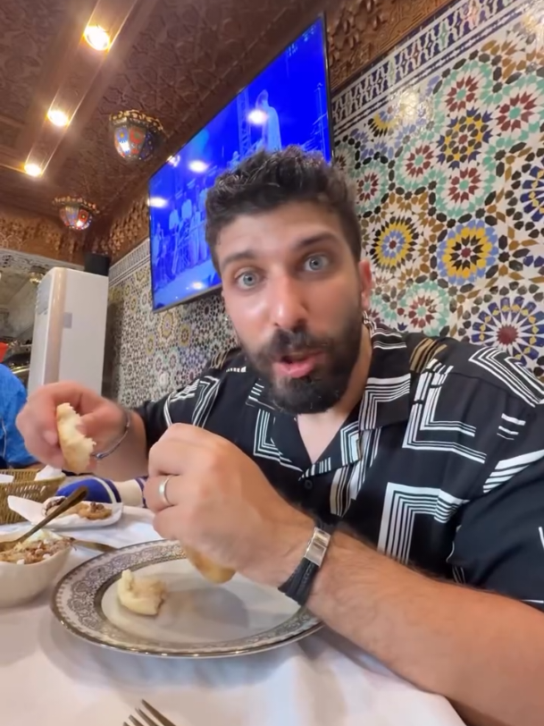صابر الشاوني عرض على المؤثرين يجربوا الدجاج محمر #tiktok #foryou #اخبار #maroc 