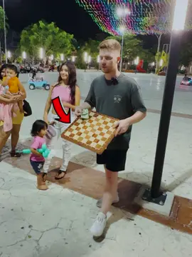 This Street Art is OUT of THIS WORLD #mexico#streetart #upgrade #graffiti #streetartist #graffitiart #art #craft #mrspray #DIY