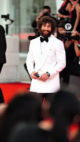 ✨🎬 Aaron Taylor-Johnson sur le red carpet de Venise pour Frankenstein L’acteur britannique Aaron Taylor-Johnson a fait une apparition remarquée sur le tapis rouge de la Biennale de Venise, venu présenter son nouveau film Frankenstein. Charismatique et élégant, il a séduit les photographes et les festivaliers présents. #AaronTaylorJohnson #Frankenstein #BiennaleDeVenise #VeniceFilmFestival #RedCarpet   