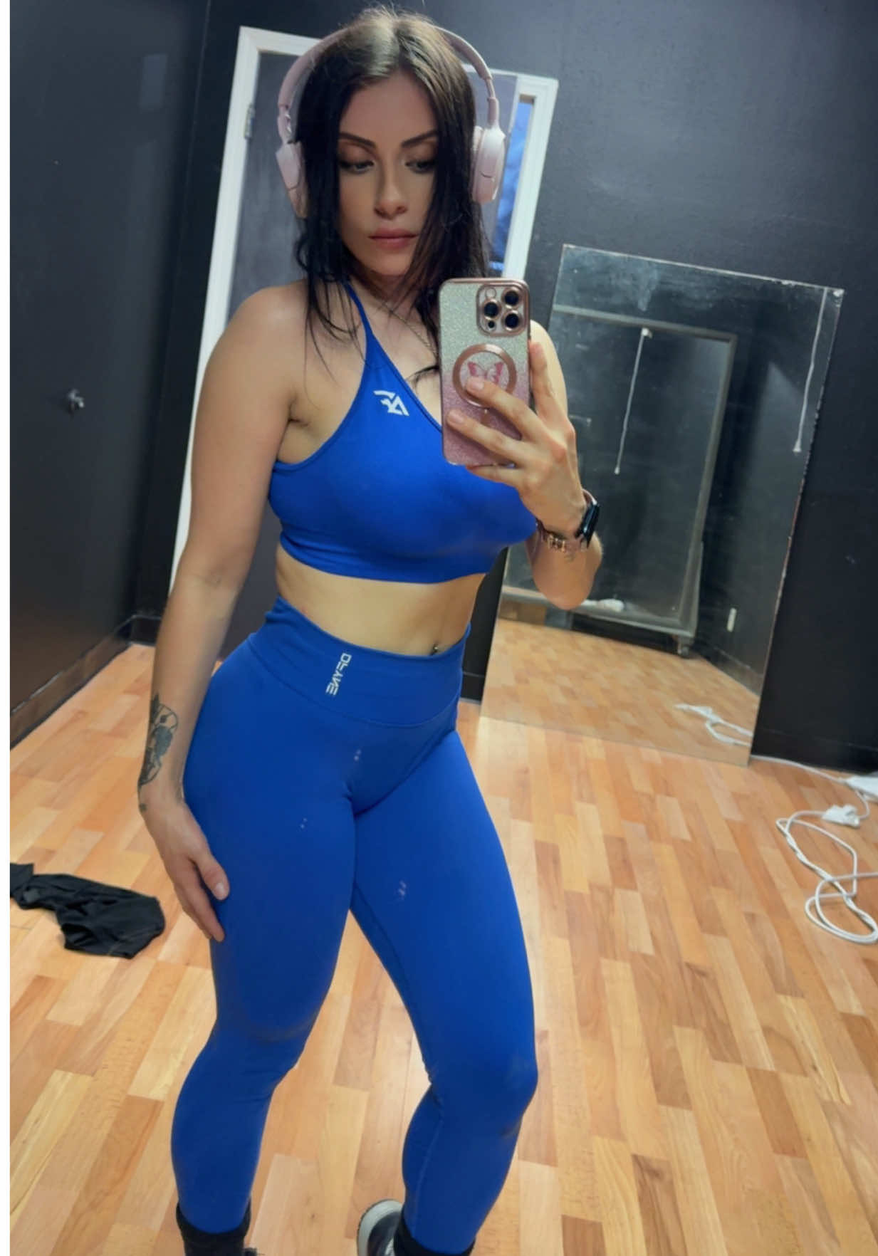 Let’s hit back and triceps 🤓💪🦋 #GymTok #leggings #fypシ゚viral #teamwork #backdayworkout 