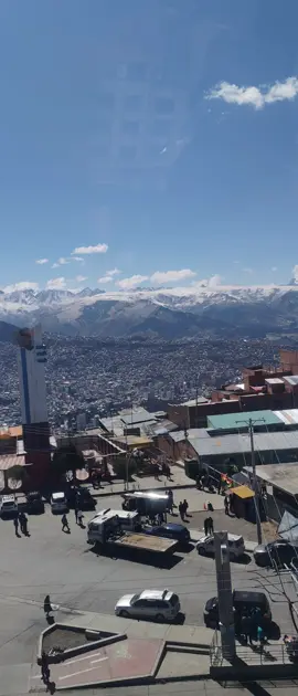 La ciudad de La Paz amaneció con un manto blanco en toda la cordillera #lapaz #nieve #fyp