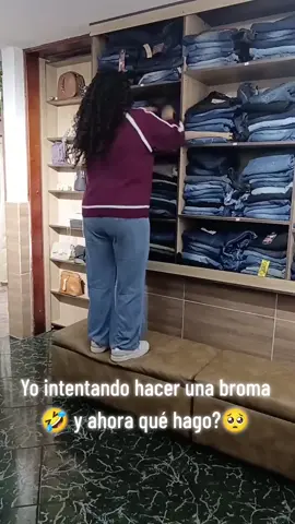 @floralbaguzman591 #humor #ambientelaboral #tiendaderopa 