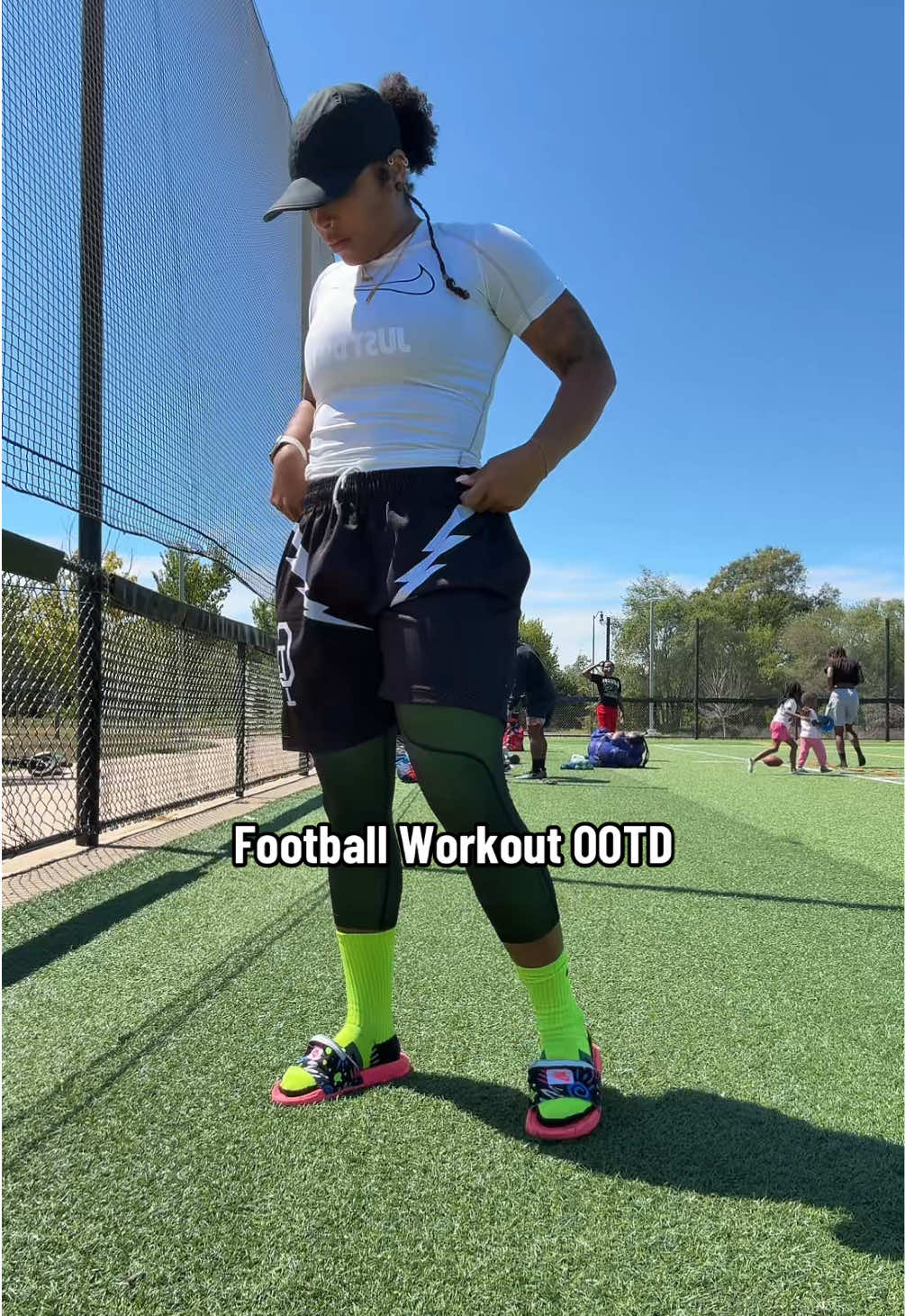 Outfit of the day for football workouts 🏈🔥 I think I might be back 😎  #OOTD #sportsfashion #athleticfashion #footballgear #WomensFootball 