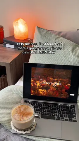 summoning all fall girlies bcus Gilmore girls documentary comes out next month! #gilmoregirls #autumnaesthetic #falltok #shelfapp #tvshows 