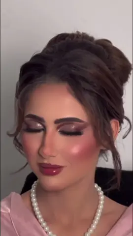 وشن يليق بالسمار غير هكي 🤍🕊️ الارتست هناء عزالدين 🕊️🤍 صالون كاسكو بيوتي فاتح ابوابه ليكم تفضلو في اي وقت للحجز 0926788559#makeup #makeuptutorial #makeupartist #makeuptransition #makeuplook #makeuplook 
