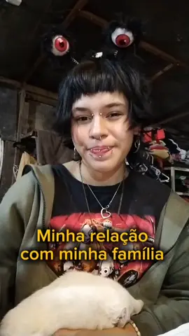 Achei melhor fazer um vídeo separado sobre isso porque tinha muitas pessoas perguntando. Deixando claro novamente que não odeio ninguém da minha família, sei que minha mãe fez o que pode pra me criar, e eu agradeço muito por isso.  Eu prefiro nossa relação assim, minha saúde mental melhorou muito depois que saí da casa dela e é isso q importa pra mim  #fy #fyp #respondiendocomentarios #circo #palhaço 