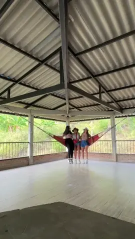 Como 9 meses y no lo supero todavía! 🤣 @lili98 @Naty Nails 07 @Pantale90 @lorenarestrepoh  #fip #paratiiiiiiiiiiiiiiiiiiiiiiiiiiiiiii #caidasgraciosas 