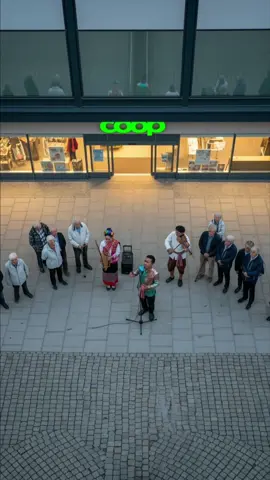 Thailändsk luk thung sång på svenska utanför Coop. #thailand🇹🇭 #thailändska #thaimat 