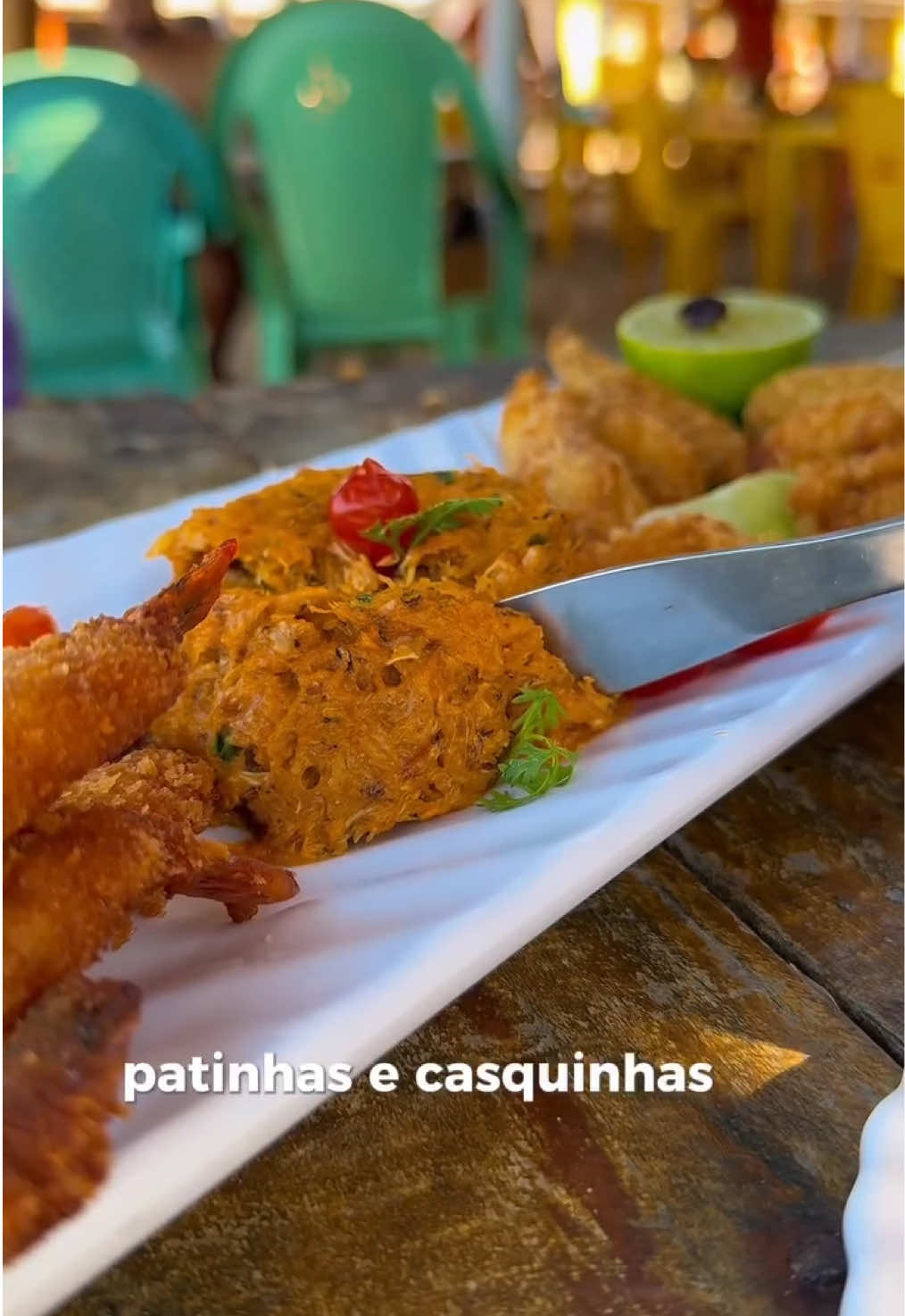 🌊✨ Dani Barcelos fez uma Tour completo pelo Chico Izaura! Vem conferir. Tem vista incrível, clima de praia, drinks gelados, pratos irresistíveis e aquele atendimento que faz toda diferença 💙 Aqui tem tudo que você precisa para aproveitar cada momento 🍤🍹☀️ @daniellebarcelos #fyp #luiscorreia #praia 