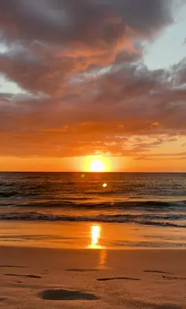 Can’t wait to be back in Hawai’i 🧡 #sunset #islandlife #wander #travel 