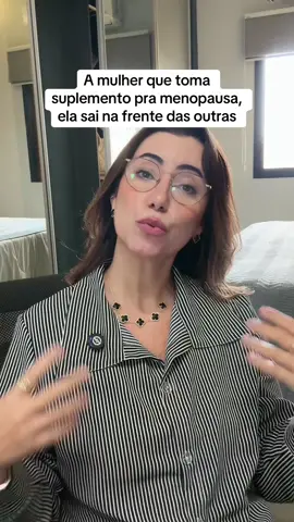 Link na bio. Revera Meno - Ingredientes • Amora em pó → climatério, ondas de calor, equilibrio hormonal • L-triptofano → serotonina/melatonina, bem-estar, sono, libido indireta • L-arginina → circulação, energia, libido • Trans-resveratrol sintético → antioxidante, envelhecimento, circulação • Vitamina E (acetato de DL-alfa-tocoferol) → antioxidante, pele, hormônios • Vitamina B6 (cloridrato de piridoxina) → neurotransmissores, humor, libido •Ácido fólico → metabolismo, energia, prevenção de anemia #reverameno #climaterio #menopausa
