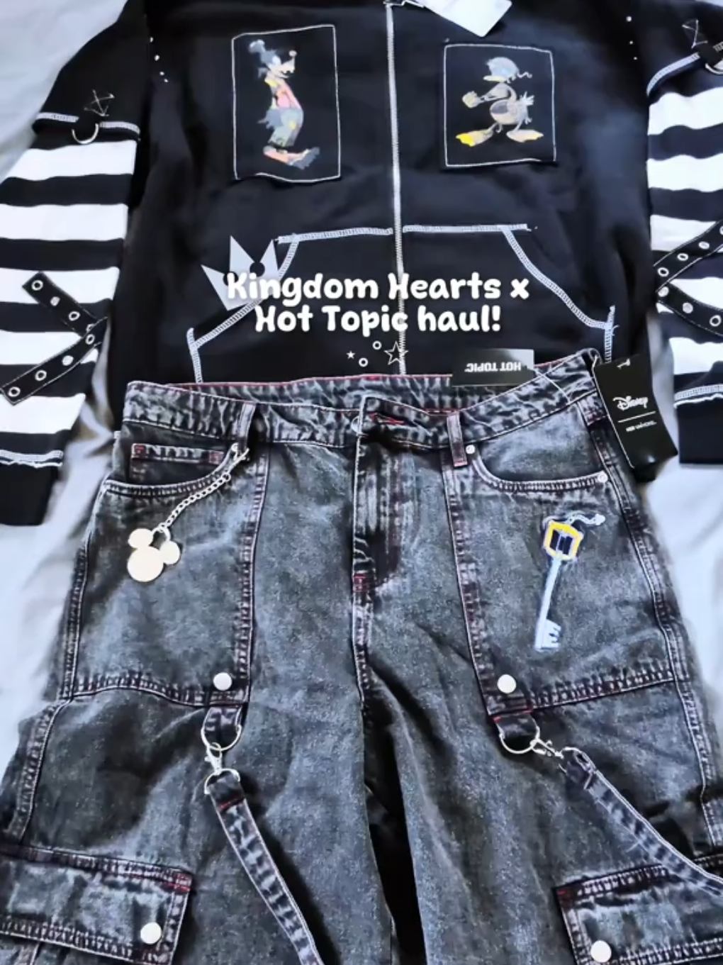 As soon as I saw @hottopicofficial  dropped their new kingdom hearts collection I knew I had to get it ASAP!! Tell me what kingdom hearts game is your fave in the comments 👀🖤 #kingdomhearts #hottopic #hottopicambassador #animetiktok #fyp 