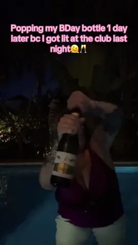 Birthday bottle on my 2nd to last night here😭🥂 #vacations #swimout 
