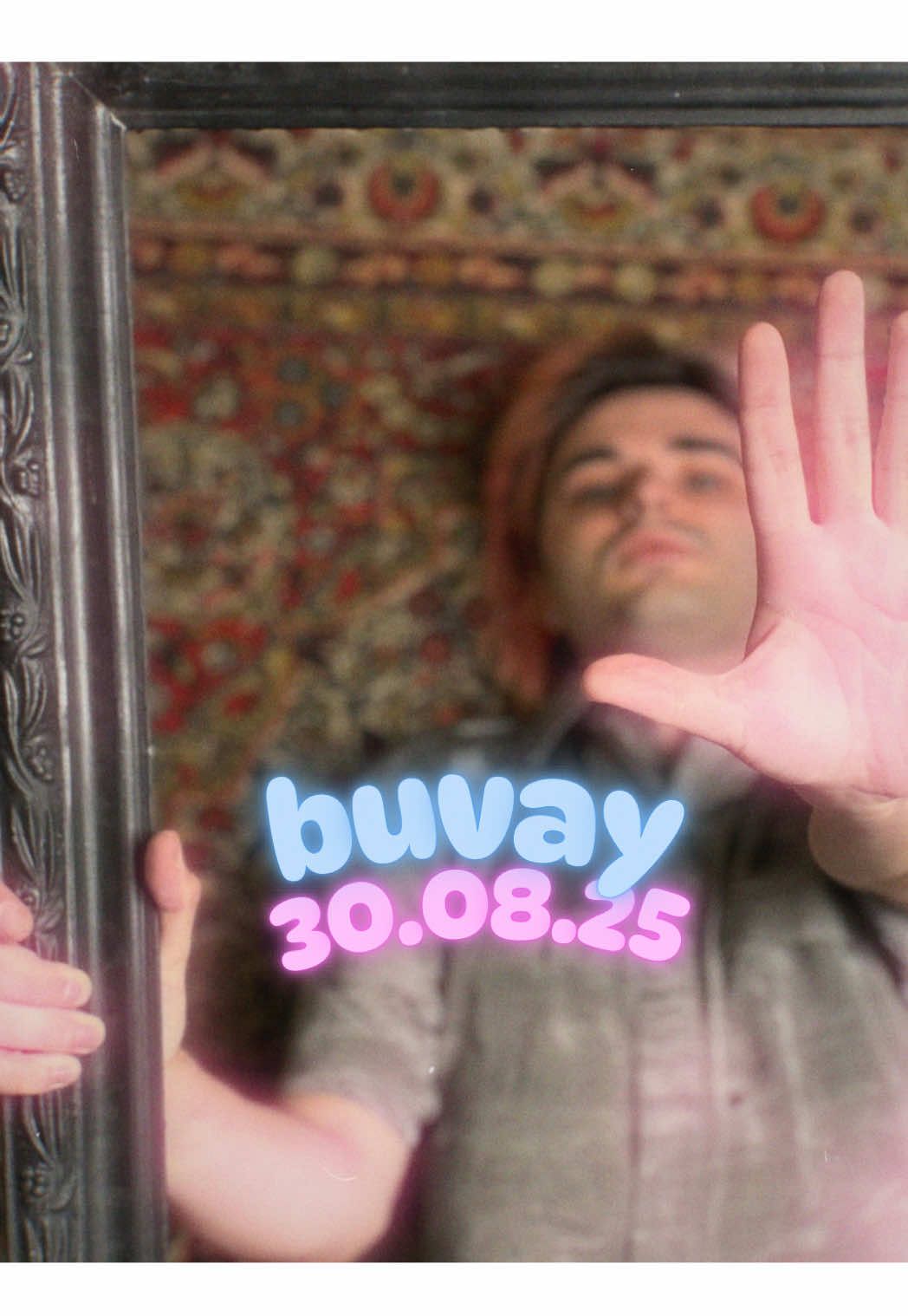 цього тижня я втратив 4-х близьких доволі людей. вони пішли з мого життя. а за остані півроку я втратив ще більше людей навколо з різних сфер.  і сьогодні я нарешті говорю «бувай». але не їм, а собі. я прощаюся. прощаюся з тим артемом, який існував до цього. зі зручним, нестабільним, лякливим і який сумнівався в собі.  я люблю драматичні моменти і люблю символічні прощання. тож зробив цей пост, який публікую в останній день літа, перед новим життям, підводячи цю ризку, адже це літо було терапевтичним.  я не хочу казати, що хтось поганий, а хтось хороший, я зрозумів, що це абсолютно неважливо і ця концепція абсолютно не зможе пояснити несправделивість та токсичність світу. тож я сконцентруюся на важливій деталі — я щасливий. я ніколи в цьому житті не був таким щасливим, як зараз. я закоханий в двох людей одночасно і мене це не обтяжує. мене це надихає і мене не лякає, що ми не будемо разом. я отримав диплом бакалавра. я став вчителем і тепер маю чудових 19 сонечок. я вступив на магістратуру. я зробив це сам. я створив новий блог з нуля. я не зраджуючи собі, своїм принципам, зробив місце, де розповідаю про те, на що ніхто не наважується, я роблю важливу справу для суспільства. згадайте мене в 2020 році, коли я романтизував вживання і виставляв, як це весело. і мій блог зараз, де я кажу про шкоду вживання трави і як вона впливає на мозок підлітка. я відкритий демісексуал і мені подобаються хлопці. і я пишаюся цим. я психолог та адиктолог-початківець зі своєю практикою. і я маю записи на кожен день. я допомагаю долати залежності. мене дивляться всі вікові категорії. я купив клятий айфон останній собі. сам. я заробив за цей місяць грошей стільки, скільки ніколи не заробляв. я працюю копірайтером. я майже зробив збірку віршів українською у жанрі сповідальної лірики та радикального екзистенціалізму. я допомагаю подрузі запустити бізнез з нуля — бренд одягу. і це все я. я. я зробив бляха це. зі своїми психічними проблемами, з дискримінацією, гомофобією, нерозумінням, втратами. я пишаюся собою. і коли я отримав все це, то оточення змінилося. але.  але поряд лишилися ті, хто пише, що якби я обісрався на хрещатику, то мені б принесли папір. поряд ті, хто телефонує привітати з закінченням бакалавру. поряд ті, хто довіряє. мʼє матчу і каже, що я молодець. поряд ті, кому не подобається мій колір волосяя і те, що я інколи пощу, але подобаюся я. поряд ті, хто приносять пиво на всю родину. поряд ті, хто просто записує кружок, бо скучив. поряд ті, хто розуміють, чому я не відповідаю місяць. поряд ті, хто можуть піти зі мною і в сешку і в дорогий ресторан. поряд ті, хто всі ці роки купував мені каву, макдональдс, і пересилав на день народження якісь дибільні великі кошти, а мені не було нічого дати такого взамін. і поряд ті, хто не потребував нічого взамін. поряд ті, хто був зі мною до камінг-ауту та залишився поряд. поряд ті, хто танцював зі мною під дощем. поряд ті, хто читає мої вірші. поряд ті, хто кличе на спаську. поряд ті, хто не засуджував та починав діалог. поряд ті, хто казав звернутися до психіатра. поряд ті, хто забирав з дурки вночі. поряд ті, хто фарбував волосся. поряд ті, хто каже, що я розумний і розумніше за мене нема. поряд ті, хто каже, що я найкращий брат. поряд ті, хто їхав зі мною з тусовки додому, бо в мене не було настрою. поряд ті, хто купує моїй мамі шоколадку, коли йде в гості. поряд ті, хто знає, що я складний. поряд ті, хто бачить зміни. поряд ті, хто став частиною змін. поряд ті, хто рівні. поряд ті, кого я люблю.  і поряд родина. яка боїться і любить одночасно. яка мій фундамент і мій тягар. але якби не вони. то не було б всього, про що я написав вище. і мама. яка бачила 99% того, про навіть не здогадуються всі інші.  і поряд я. я нарешті повністю себе люблю. різним і амбівалентним, неконвенційним, контроверсійним. я веселий і я сумний. я люблю мейк і бороду. мені подобається носити сорочки та краватки та сіточки й фемінний одяг. мені подобається бути з рожевим волоссям і зі своїм рідним.   ПРОДОВЖЕННЯ В КОМЕНТАХ