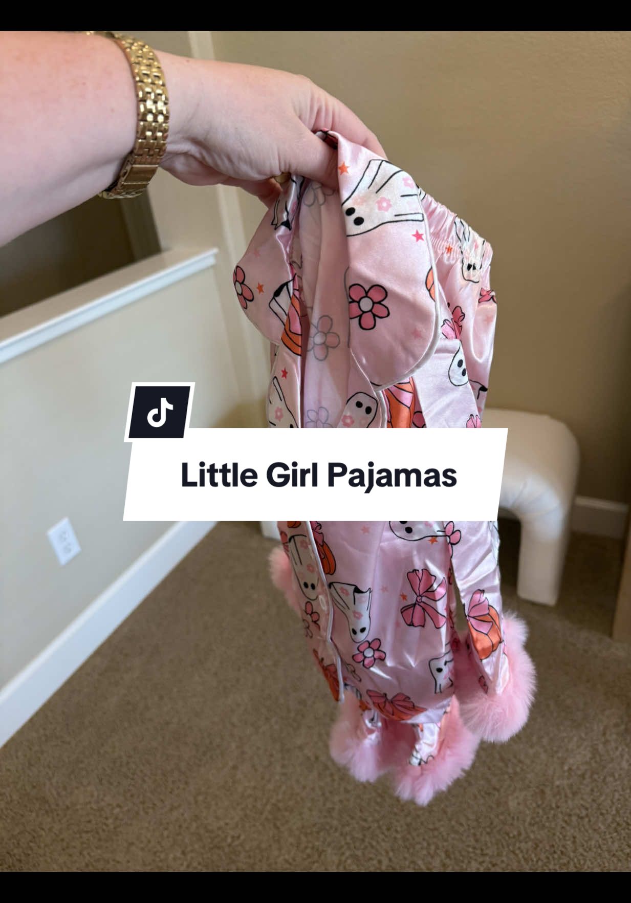 These are seriously so darling! #kidfashion #kidsclothes #halloween #halloweenoutfit 