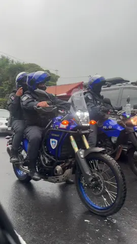 Linces, soldados vestidos de policías💪🏻 ellos ya pasaron por donde asustan👮🏻‍♂️ #lincesfuerzapublica #costarica #costarica🇨🇷 #fiestasbarva #fuerzapublica 