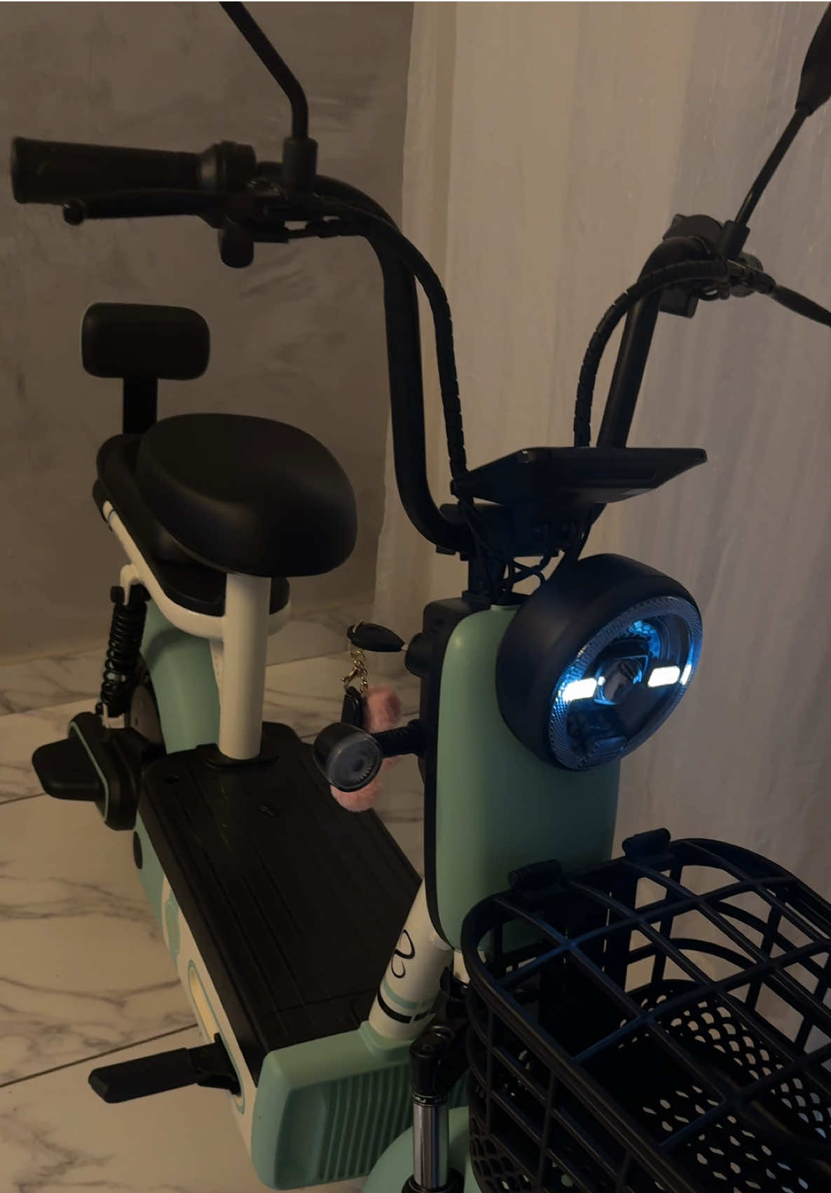 Meu Deus 🤣  como vivi tanto tempo sem uma motinha elétrica?  #scooter #motoelectrica #nadoc2 