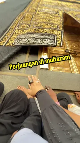 Kalau sudah sedekat ini..mau minta do’a apa…?? #multazam #mustajab #pintukabah #baitullah #masjidilharam 