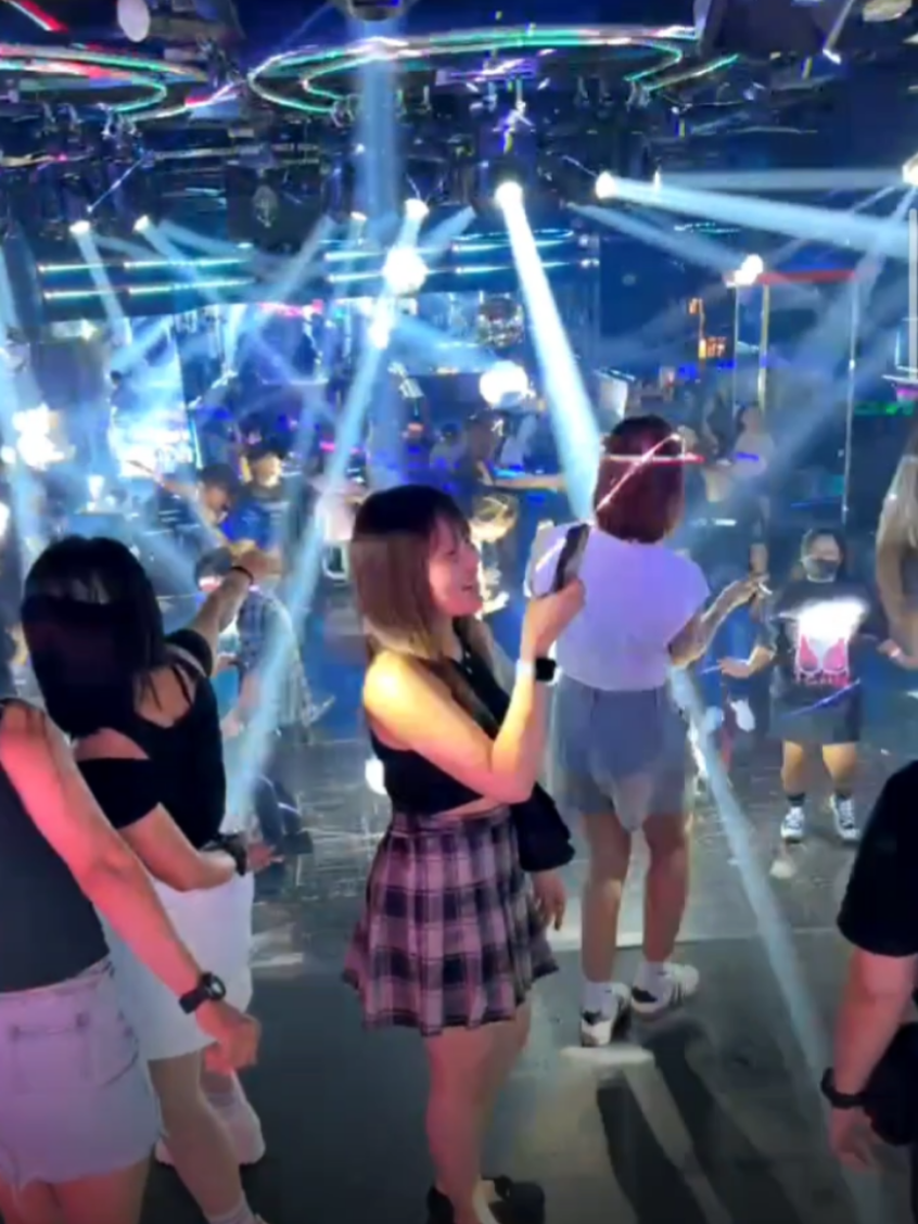 ladiesnya EXO wayahe tampil #exolovers_taichung🇹🇼 #party #fyp 