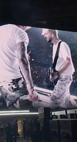 Гитарист просто шикарно играет, Егору спасибо за такой легендарный концерт в Лужниках #егоркрид #лужники #30августа #концерт #потрачу 