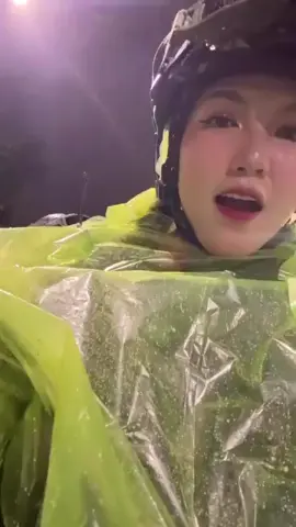 Mưa ☔ lớn là mưa nhỏ 🫰#xuhuongtiktok #vietnammuonnam🇻🇳 