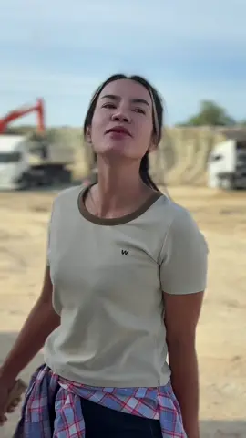 อย่างแสบเจ้แนน😁#รถบรรทุกเฮฮา #ผู้หญิงขับรถบรรทุก #รถดั้ม @ญิ๋งแนน_ผู้หญิงอินดี้ 