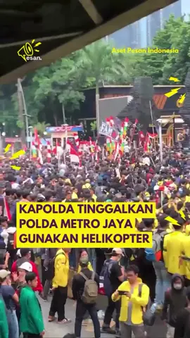 Kapolda Metro Jaya dikabarkan meninggalkan Polda Metro Jaya menggunakan helikopter pada Jumat (29/08) sekitar pukul 17.24 WIB. Saat melihat helikopter tersebut, massa sontak meneriakkan aspirasi “Turunkan Kapolri” #pesanindonesia #bacapesannyaupdateinfonya #demo #unjukrasa #mahasiswa 