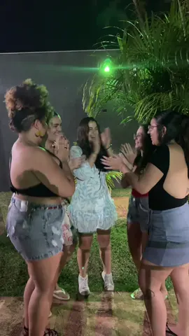 Eles se dando bem: @Isadora Nogueira @isinha @Sofia Lisias de Lace @geovanne #fy #fyp #trend #namorados #amigas 