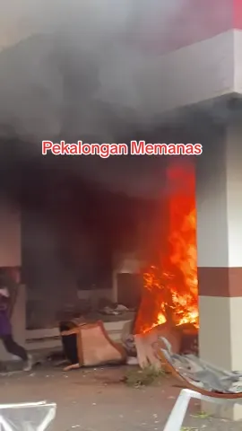 Pekalongan ricuh #pekalongankotabatik #demo #mahasiswa #fyp #fypシ゚ 