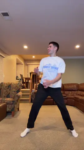 Dancing through this fall like 😂🍂🔥 ( DC: ME ) #housemusic #trend #viral #fyp 