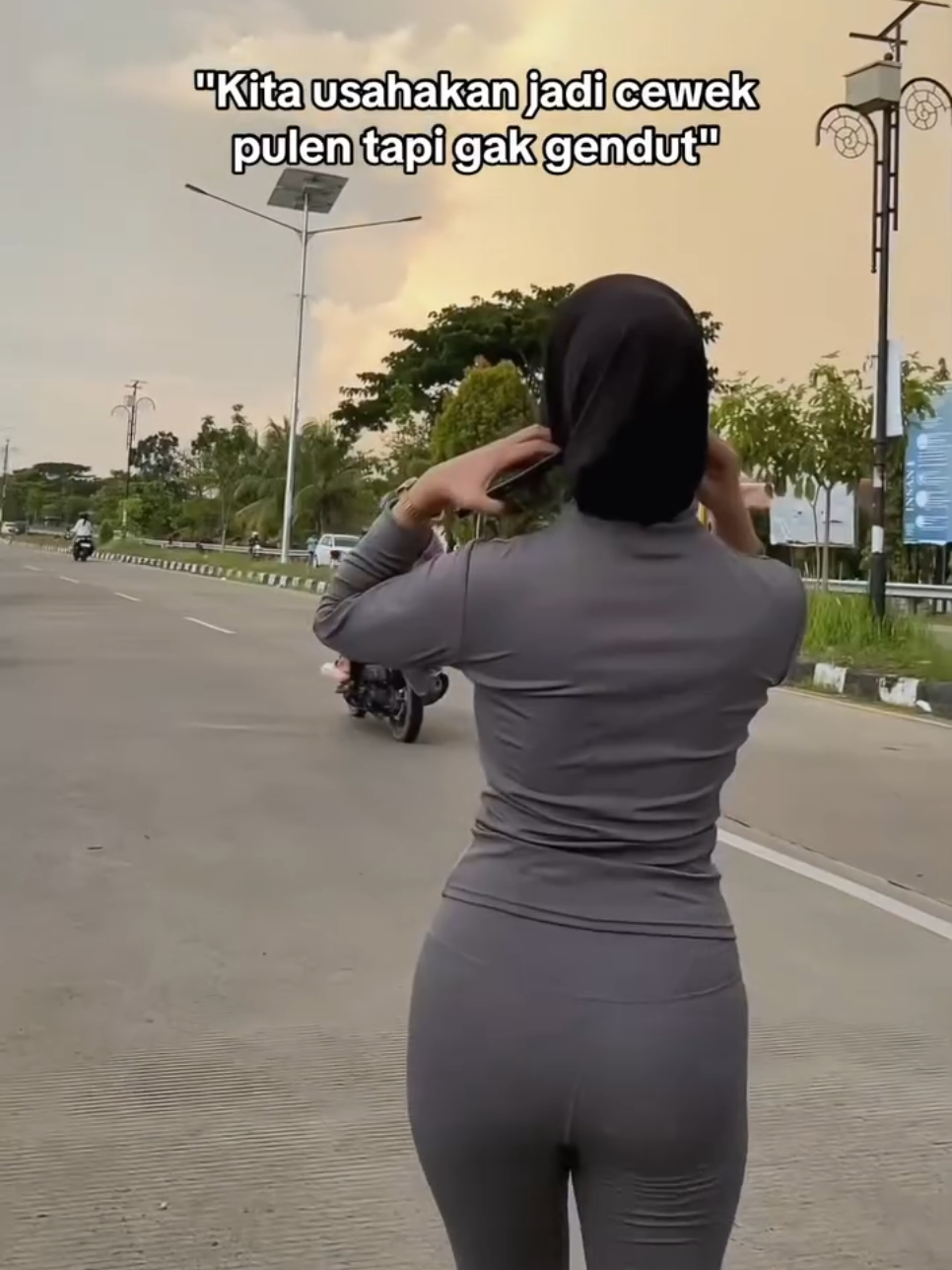 🏃🏼‍♀️🏃🏼‍♀️🏃🏼‍♀️🏃🏼‍♀️ #fyp #fypage #momlife #mamamuda #hotmom #GymLife #gymgirl #demodpr #jakartainfo #hijabtutorial #hijaber #ukhti #muslimah #OOTD #brimob #tni #demokrasi #ojol #makassar #makassarinfo #dpr #dprd #pelarikalcer #pelarikonten #uyakuya #minggupagi 