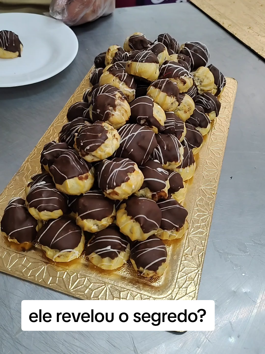 O segredo revelado nesse vídeo, como deixar a massa de carolinas super crocante e oca #carolinas #padaria #ecler #docesfinos #confeitariadesucesso 