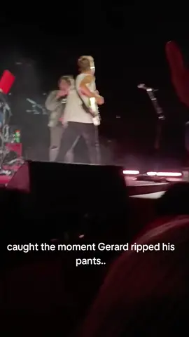 Gerard and the ripped pants #gerardway #mcr #chicago #mychemicalromance #soldierfield 