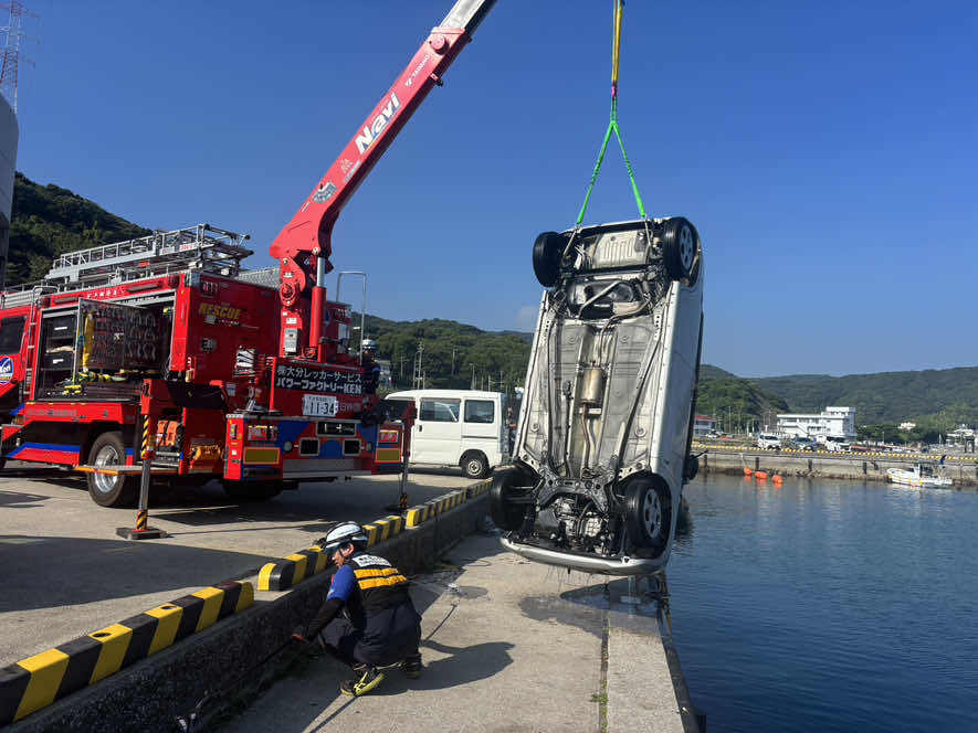 車両が海中転落＝8月31日午前８時41分、大分市佐賀関#事故#転落#救助#大分合同新聞 #GATE