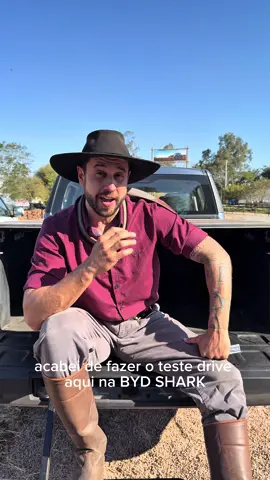 🚘💥 Test drive da BYD Shark com nada menos que 437cv! Potente como o agro, essa caminhonete impressiona em cada detalhe. Gilmar Junior já testou… agora pode ser a sua vez. #bydshark #caminhonete #4x4 #offroad 