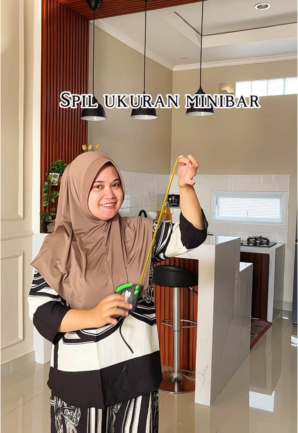 Jangan lupa save❗️ Udah aku spill ya ukuran minibarnya @hefinila227 semoga menginspirasi🤗 #ukuranminibar #minibar #dapurestetik #dapurminimalis #rumahminimalis #rumahestetik 