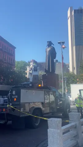 工作人员在认认真真的，清洗林则徐的雕像！#旅游景点 #纽约生活 #NYC 