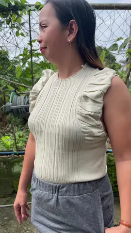 Lakas maka sosyal ng top na ‘to 😊  Stretchable top  Can fit to small up to large 