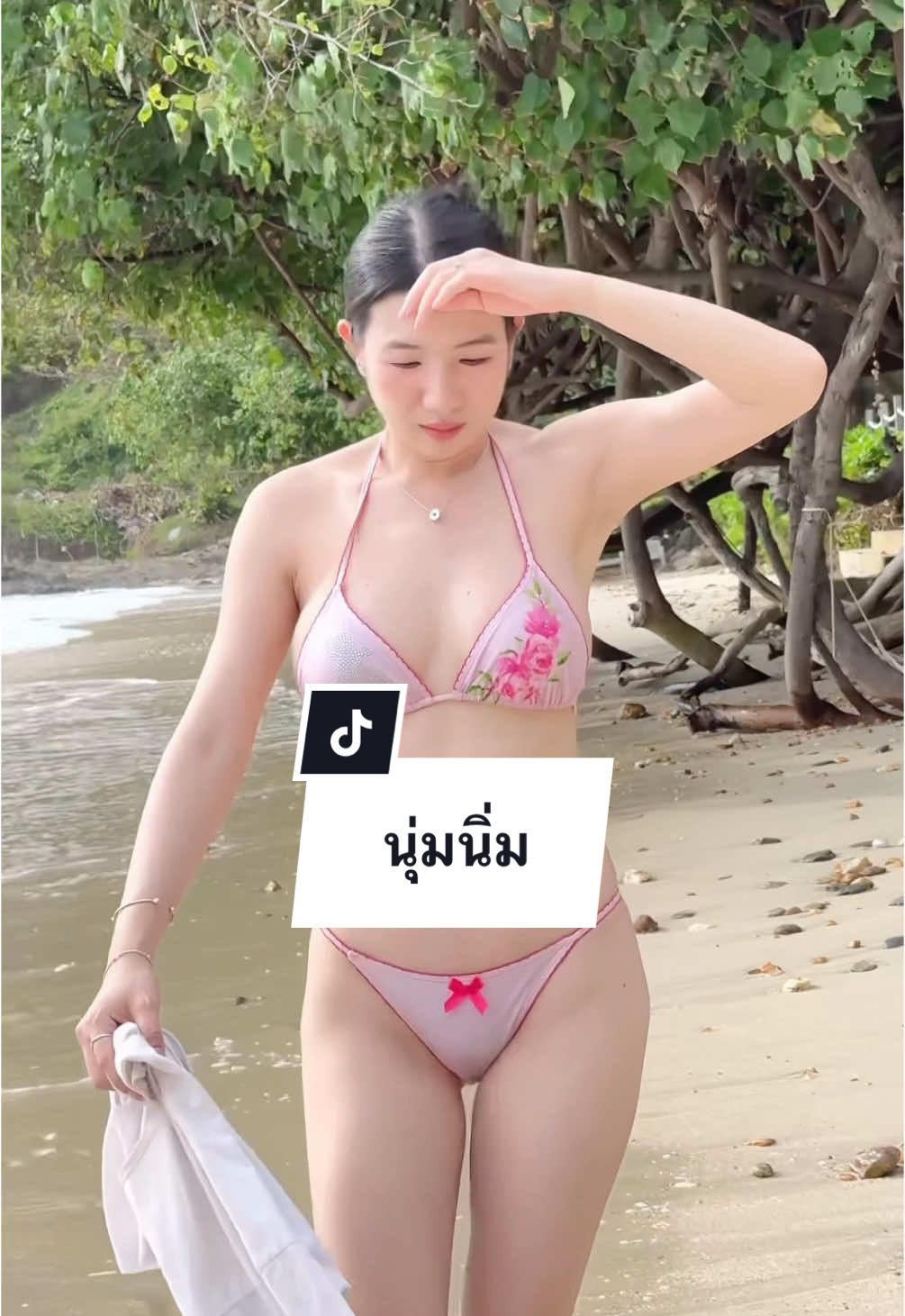 มาอ่าวพร้าว จะไม่เจอมะพร้าวได้ไง #samed  #beach  #asiangirl 