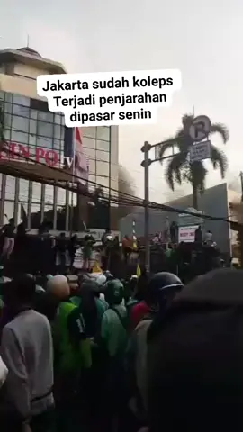 Innalillahi  penjarahan dimana-mana, banyak menetap didalam rumah, sudah banyak huru hara akhir zaman. #indonesia #kekacauan #penjarahan #islam #keluarga 