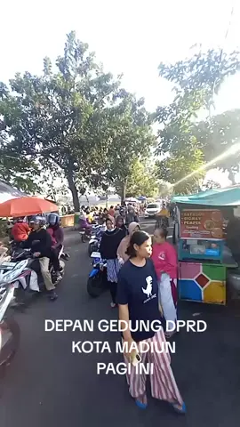 Aktivitas Bunderan Serayu tapatnya gdeung DPRD Kota Madiun paska kegiatan unjuk rasa kemarin #madiunwisata 