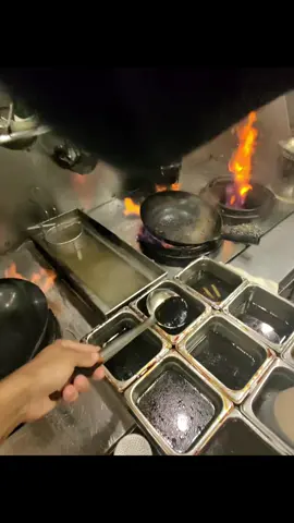 Every movement deliberate #wok #cookingtutorial #howtocook #chinesefood #chef 