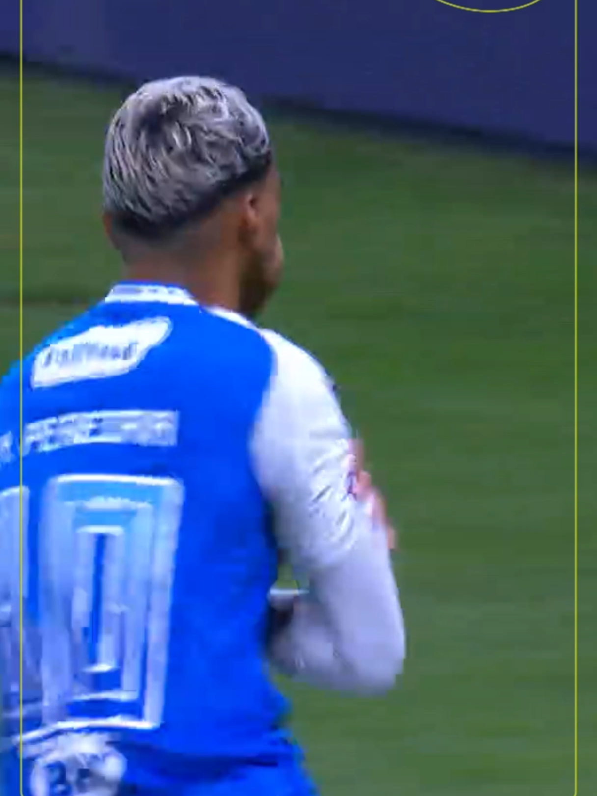 Gol do Cruzeiro! De falta, o gelado Matheus Pereira abre o placar diante do São Paulo, no Mineirão! #futebol #cruzeiro #saopaulo #brasileirao #tiktokesportes